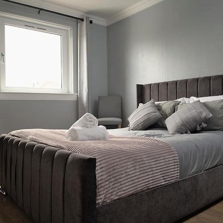 Modern 2-Bed Haven, Free Parking Apartment เอดินบะระ ภายนอก รูปภาพ