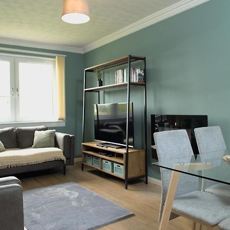 Modern 2-Bed Haven, Free Parking Apartment เอดินบะระ ภายนอก รูปภาพ